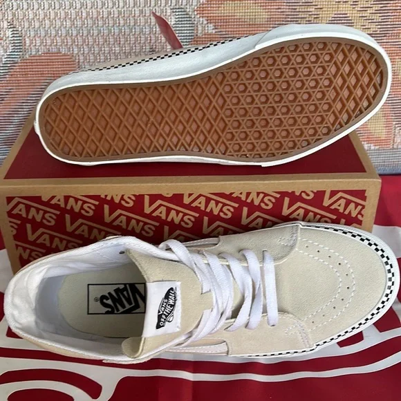 Vans WMNS Sk8-Hi Tapered
Checkerboard Foxing Turtl
VN0A4U16DJR
sneakers - Picture 4 of 16